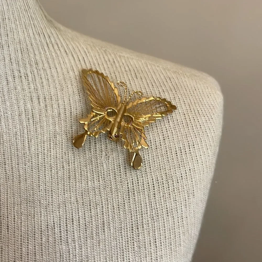Vintage Gold-tone Wire Wrapped Butterfly Pin